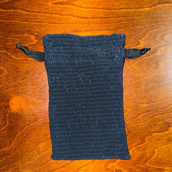 Triangl smocked drawstring bag - Picture 4 of 4